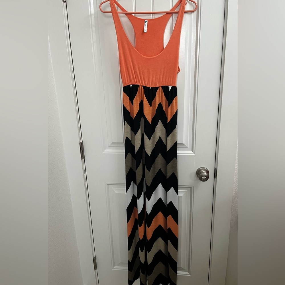 PEACH AND BLACK CHEVRON MAXI DRESS Size Small - Picture 3 of 5
